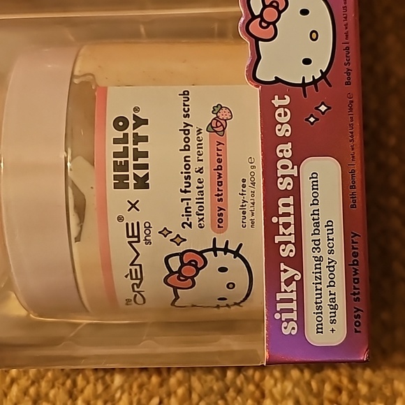 HELLO KITTY Silky Skin Spa Bundle (Two Bath Bomb & Sugar Body Scrub Sets) 🛁 - Picture 2 of 6